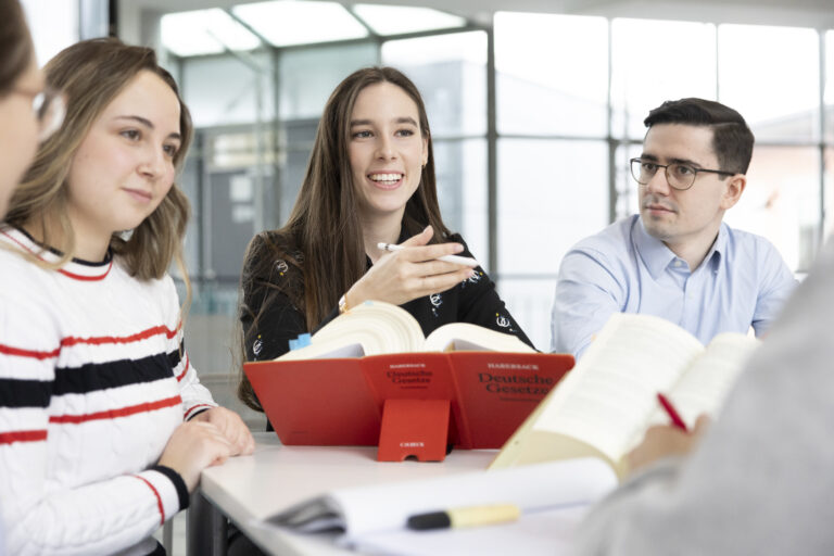 Studienbeginn am Fachbereich Rechtswissenschaft zum Wintersemester 2025/26